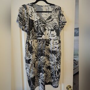 NWOT MTS Black & White Tropical Leaf Pattern Dress